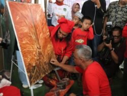 Buka Pameran Karya Seni, Budiman Goreskan Tanah ke Kanvas Sebagai Simbol Perlawanan Rakyat Luwu