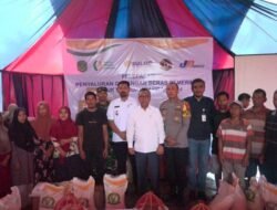 Bupati Luwu Timur Salurkan CPP Bantuan Pangan Beras Tahap I