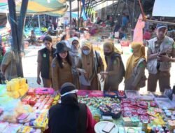 Didampingi Camat Mangkutana, Tim Terpadu Lutim Sidak di Pasar Wonorejo