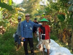 Antisipasi Luapan Sungai, Warga Cendana Hitam Timur Gotong Royong Pasang Geobag