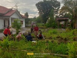 Kolaborasi Pemdes, Pemerintah Kecamatan Tomtim Aksi Bersih Lingkungan