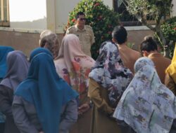 Camat Tomtim ke Staf : Kita Satu Tim Harus Solid dan Kompak