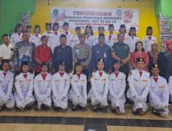 Camat Tomoni Timur Kukuhkan 56 Paskibra untuk HUT RI ke-79