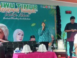 Pjs. Ketua TP PKK Lutim Buka Acara Seminar Parenting PKK