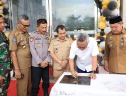 Bupati Luwu Timur Resmikan Kantor Desa Jalajja