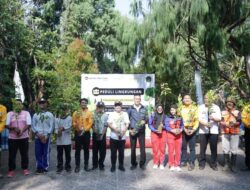Asisten II Bupati Buka Kegiatan Penanaman Pohon di Taman Sayang