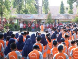 Jayadi Nas Pimpin Apel di SMPN 2 Malili, Beri Arahan kepada Siswa-Siswi