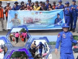 Sambut Hari Jadi ke-74, Sat Polairud Polres Luwu Timur Gelar Aksi Bersih-Bersih Pantai Bersama Masyarakat