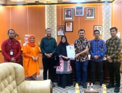 KPU Luwu Timur Serahkan Dokumen Penetapan Pasangan Calon Bupati dan Wakil Bupati Terpilih Ke DPRD