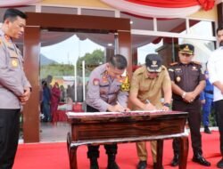 Pemkab Luwu Timur Serahkan Tanah Hibah untuk Pembangunan Fasilitas Kantor Polres Lutim