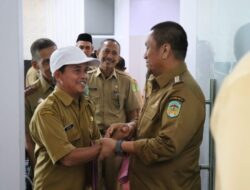 Pj Kepala Desa Resmi Terima SK, Bupati Irwan Harapkan Sinergi dan Inovasi