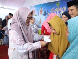 Bupati dan Wabup Lutim Serahkan 12 Santunan Kepada Anak Yatim di Kalaena