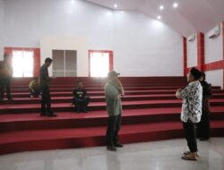 Bupati Luwu Timur Tinjau Gedung Pemuda, Soroti Finishing yang Kurang Rapi