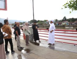 Bupati Irwan Tinjau Anjungan Sungai Malili, Instruksikan Penataan dan Peningkatan Kebersihan