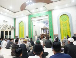 Tarawih di Masjid Nur Rahman, Wabup Puspa Pastikan Program Tiga Kartu Sakti Berjalan