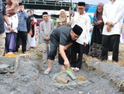 Bupati Letakkan Batu Pertama Pembangunan Masjid Utsman Bin Affan dan TK Islam Al Ihsan Tomoni