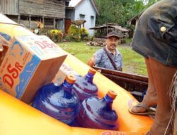 Gerak Cepat, Kades Parumpanai Tinjau dan Beri Bantuan Kepada Warganya yang Terdampak Banjir