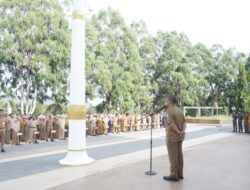 Bupati Irwan Tegaskan Pentingnya Kedisplinan Atribut Pakaian