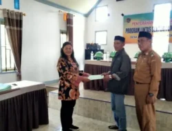 BPN Luwu Timur Serahkan Sertifikat Tanah Garapan Program Lintor di Tampinna