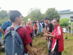 SMKN 2 Luwu Timur Peringati Hari Bumi Sedunia, Tanam Pohon Kakao dan Durian