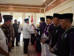 Penuh Haru, Bupati Irwan Lepas 149 Jamaah Calon Haji Lutim Tahun 2025