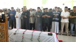 Bupati Irwan Lepas Jenazah Adik Wakil Bupati Luwu Timur