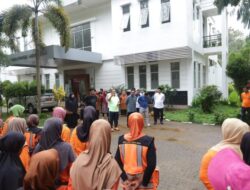 Bupati Irwan Awali Jumat Pagi dengan Jalan Sehat dan Apel Bersama Tim Kebersihan