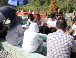 Sehari Jelang Idul Adha, Bupati Irwan Ziarah ke Makam Orang Tua di Wasuponda