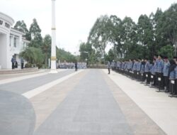 Pimpin Upacara HKN, Sekda Lutim Ingatkan Pegawai Disiplin Waktu