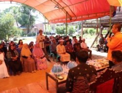 Petani Desa Lera Curhat Soal Alsintan, Bupati Irwan : Segera Buat Proposal