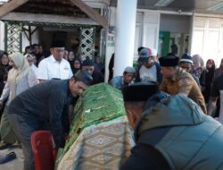 Bupati Luwu Timur Lepas Jenazah Hj. Andi Hadra Petta Welong di Desa Jalajja