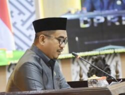Firman Udding Bacakan Pandangan Umum Fraksi PAN Terhadap Tiga Ranperda Mengenai Desa Tahun 2025-2029