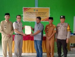 BPN Luwu Timur Salurkan Sertipikat Tanah di Desa Rante Mario