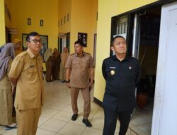 Sidak di Dinas Sosial, Bupati Irwan Tegaskan Pentingnya Disiplin Pegawai