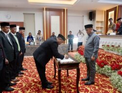 Bupati Irwan Lantik Pimpinan dan Pengawas Baznas Lutim Periode 2025-2030
