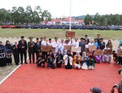 Momen HUT ke-80 RI, Kartu Lutim Pintar dan Lansia Resmi Dibagikan