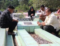 Bupati Irwan Tunjukkan Keteladanan Berbakti Lewat Ziarah ke Makam Orang Tua
