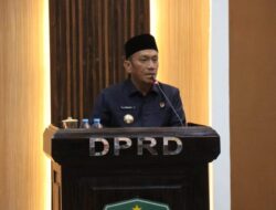 Bupati Irwan Ajak Bacakan Al-Fatihah untuk Korban Aksi Sebelum Menyampaikan Pendapat Akhir