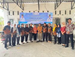 Disdukcapil Lutim Lanjutkan Inovasi “Teras Dukcapil” di Desa Terpencil, Warga Antusias Urus Dokumen Kependudukan