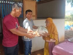 Gerakan Lutim Jumat Sedekah Kembali Salurkan Paket Sembako di Malili