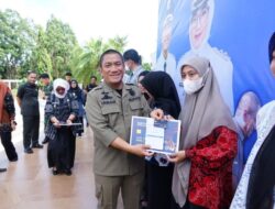 Tahap Pertama, 4.244 Mahasiswa Lutim Terima Rp 3 juta Lewat Program Kartu Pintar