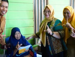 Aksi Jemput Bola Wabup Lutim Tuai Pujian Warga Lansia di Bantilang