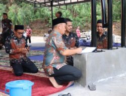 Bupati Irwan Tunjukkan Keteladanan, Disposisi Surat di Mana Saja Demi Percepatan Administrasi