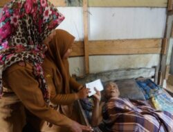 Wujud Kepedulian, Pemkab Lutim Layani Lansia Hingga ke Rumah