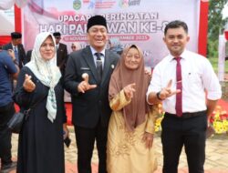 Bupati dan Wabup Lutim Serahkan Santunan kepada Janda Veteran Usai Upacara Hari Pahlawan