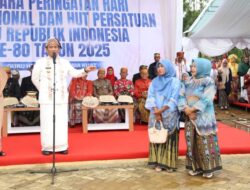 Dua Guru Terpencil Dapat Motor dari Bupati Irwan sebagai Apresiasi Pengabdian