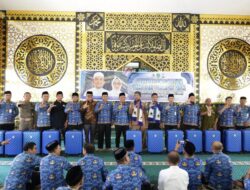 Bupati Irwan Lepas 20 Jamaah Calon Umroh Pemenang Undian Sholat Berjamaah