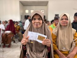 Permudah Akses Bantuan, Kartu ATM Lansia Kembali Disalurkan di Tiga Lokasi Kecamatan