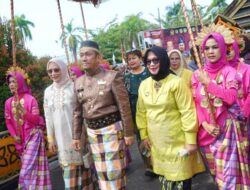 Pemkab Lutim Ikuti Prosesi Adat dalam Peringatan HJL ke-758 dan HPRL ke-80
