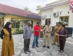 Pemdes Cendana Hitam Timur Berikan Penghargaan Kepada Aparat Desa yang Berkinerja Baik Sepanjang 2025